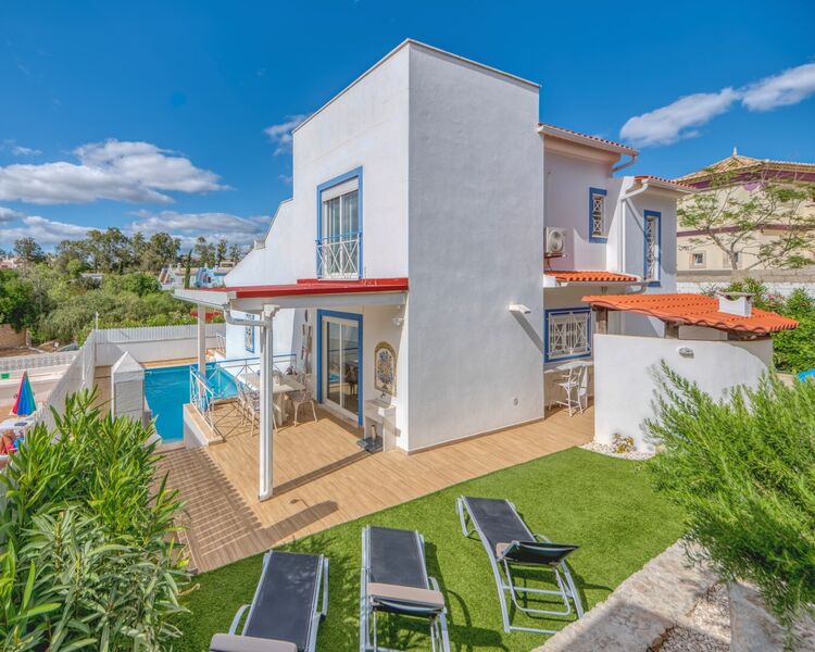 Moradia Renovada V3 Vale Centeanes Carvoeiro Lagoa (Algarve) - ar condicionado, terraços, piscina, jardim, garagem, arrecadação, bbq, lareira, painéis solares, vidros duplos, salamandra