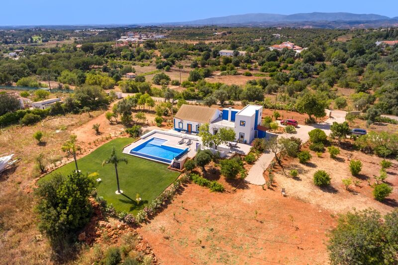 House 4 bedrooms Luxury Silves - terrace, plenty of natural light, automatic gate, swimming pool, terraces, automatic irrigation system, beautiful views, fireplace, garden, barbecue, air conditioning