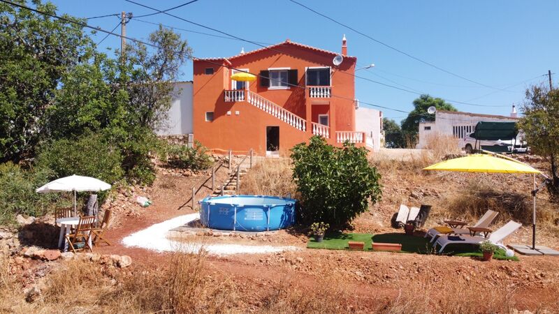 Moradia V2 Renovada Silves - cozinha equipada, vidros duplos, ar condicionado, varanda, arrecadação, jardim