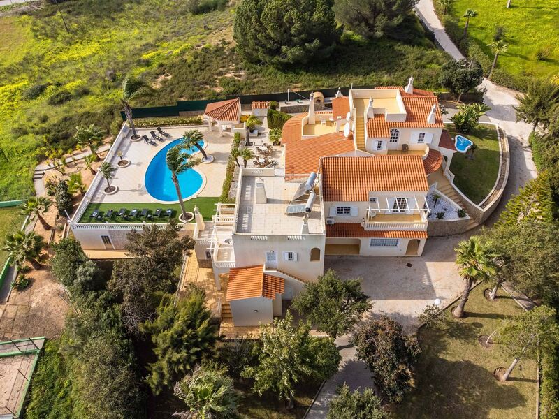 жилой дом рядом с пляжем V8 Carvoeiro Lagoa (Algarve) - террасы, бассейн, барбекю, система кондиционирования, солнечные панели, терраса, сад