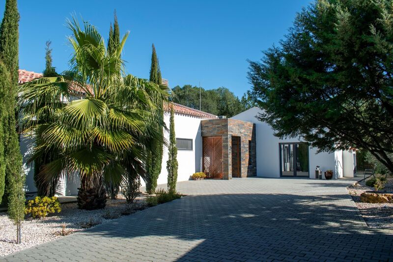 House V4 São Brás de Alportel - barbecue, swimming pool, double glazing, tiled stove, air conditioning, garden, terrace, solar panels