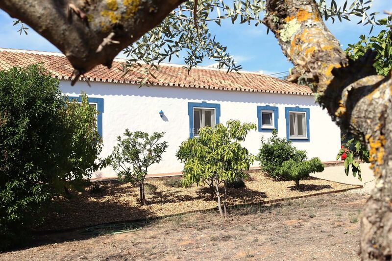 Villa V4 Loulé, São Clemente - plenty of natural light, terrace, swimming pool, central heating, air conditioning, barbecue, solar panels, fireplace, garden