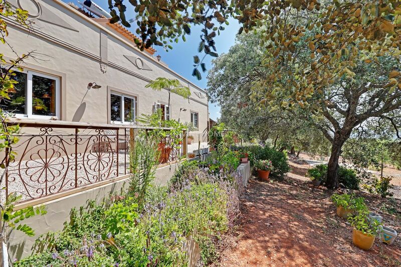 House in the countryside 3 bedrooms Loulé São Clemente - double glazing, terrace, air conditioning, gardens, central heating, fireplace, garden, store room, equipped, alarm, solar panels