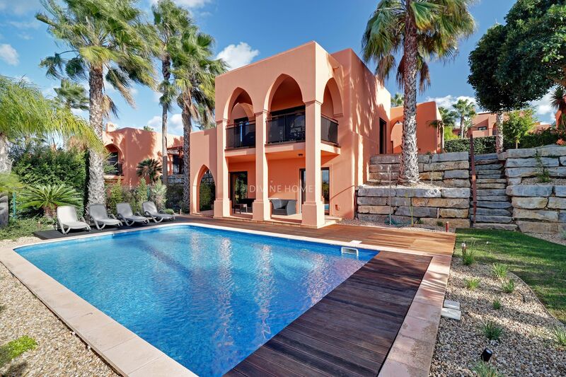 House 3 bedrooms Luxury in the center Alcantarilha e Pêra Silves - air conditioning, tennis court, swimming pool, double glazing, equipped, underfloor heating, garden