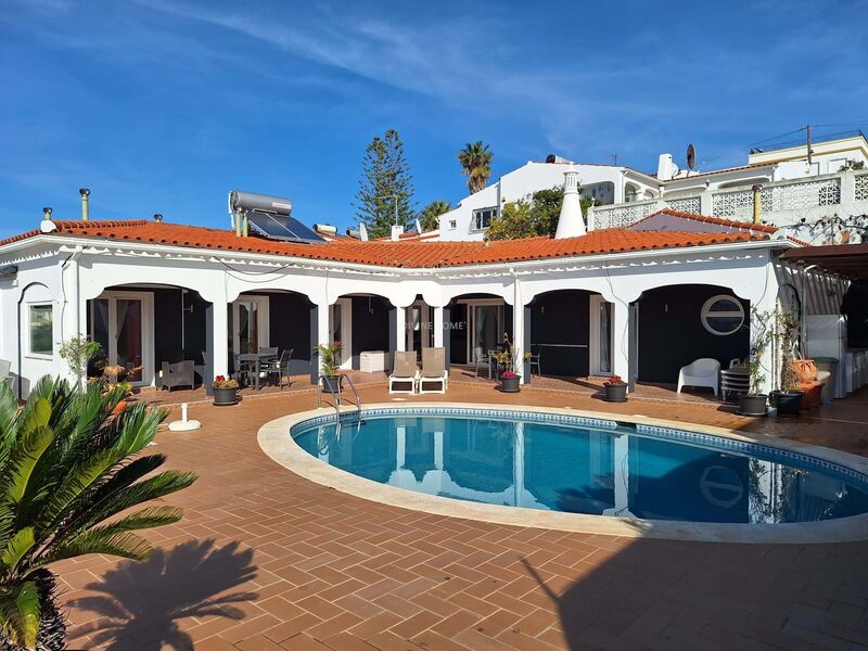 House V4 Renovated Albufeira e Olhos de Água - plenty of natural light, tennis court, excellent location, swimming pool, store room, terrace, fireplace, sea view, double glazing, air conditioning, barbecue, solar panels, garage