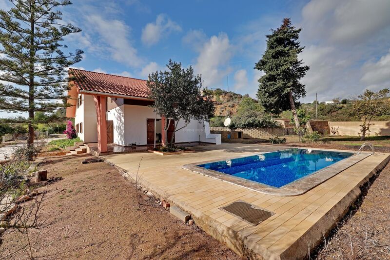 Moradia V5 Porches Lagoa (Algarve) - piscina, sótão, garagem