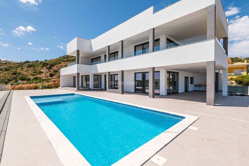 House Isolated V4 Albufeira e Olhos de Água - terraces, air conditioning, garage, swimming pool, garden, underfloor heating, sea view, terrace, barbecue, solar panels, plenty of natural light