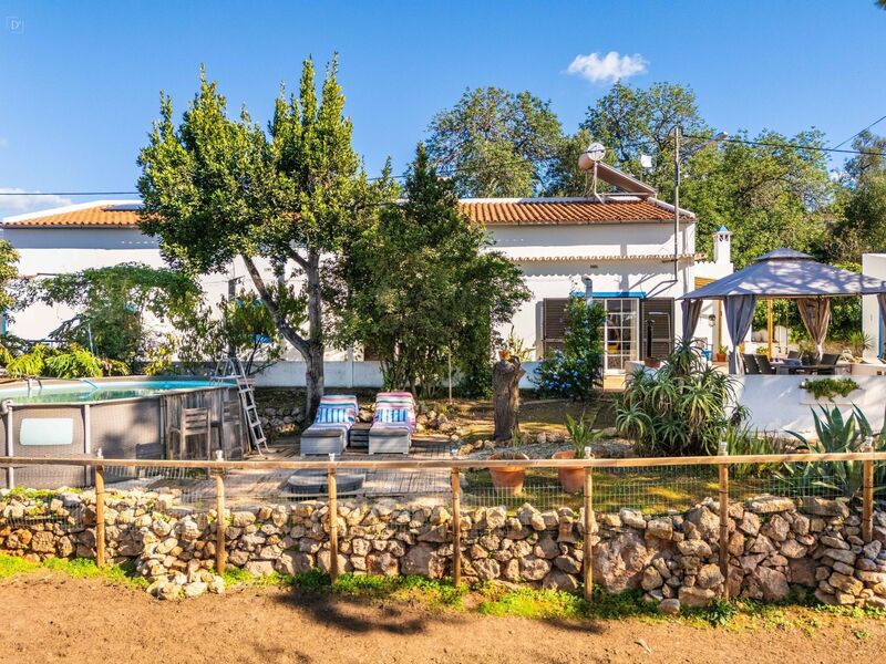 Casa V3 Moderna Loulé São Clemente - varanda, painéis solares, jardim, ar condicionado, piscina, caldeira, terraço, lareira, garagem