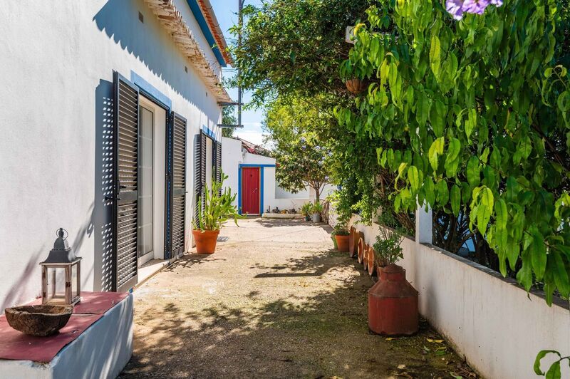 Casa V3 Moderna Loulé São Clemente - varanda, painéis solares, jardim, ar condicionado, piscina, caldeira, terraço, lareira, garagem