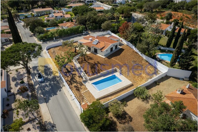 House Single storey V4 Vale Navio Albufeira - garden, swimming pool, garage, solar panels, equipped kitchen, air conditioning, barbecue