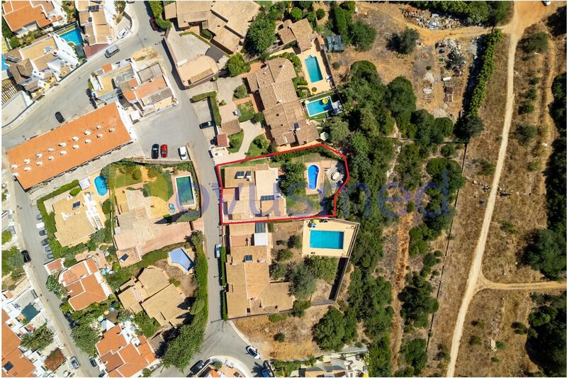 House Single storey in the center V4 Lageado Park Albufeira - barbecue, solar panels, air conditioning, garden, swimming pool, fireplace, sea view, plenty of natural light