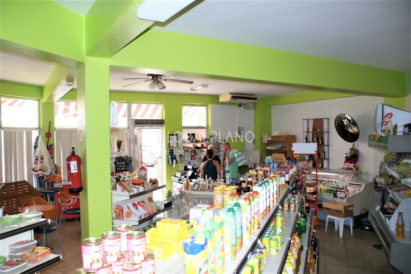 Shop Portimão - store room, easy access