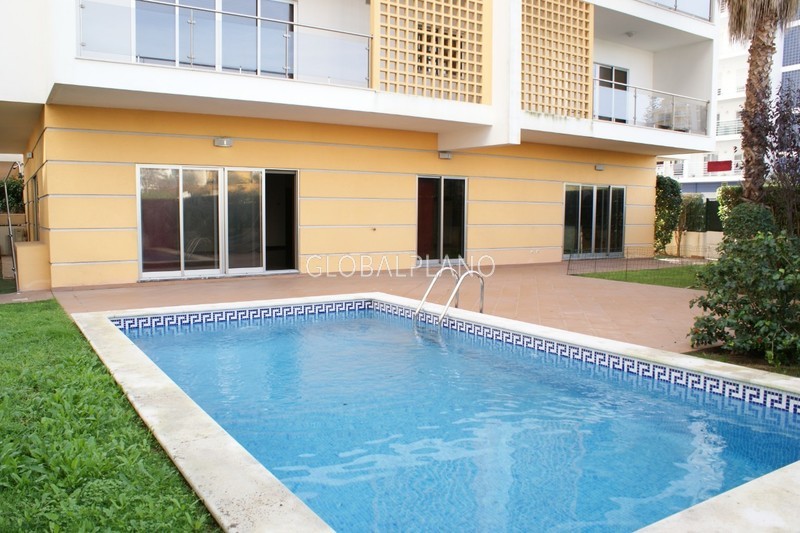 Apartamento de luxo T4 Alto do Quintão Portimão - garagem, piscina, cozinha equipada, condomínio fechado