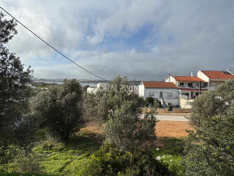 Lote de terreno com 1900m2 Estombal  Estômbar Lagoa (Algarve)