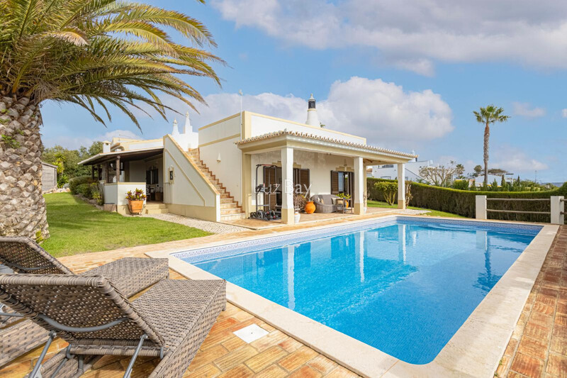 Casa/Vivenda V3+1 Praia da Luz Lagos - lareira, piscina, terraço, jardins