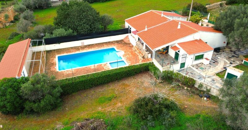 Moradia V4 Típica em banda Silves - condomínio fechado, piscina