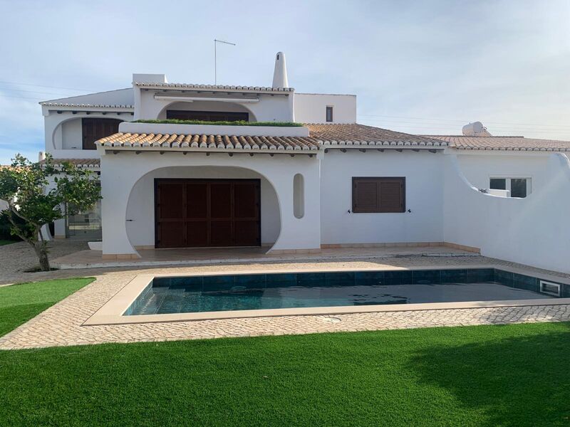 Moradia V5 Guia Albufeira - piscina, bbq, jardim, terraço, lareira