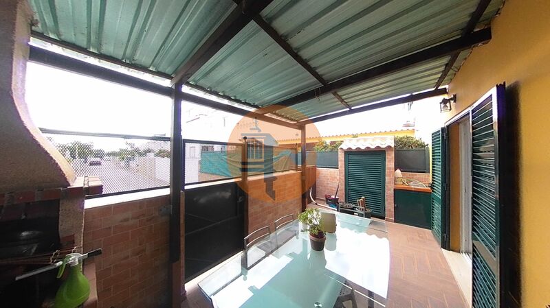 House V4+1 Olhão - sea view, equipped kitchen, barbecue, air conditioning, excellent location, terrace, parking lot, backyard