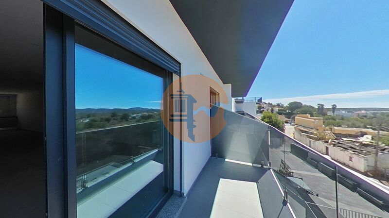 Apartamento em zona central T4 São Brás de Alportel - muita luz natural, garagem, varanda, vista magnífica, vidros duplos