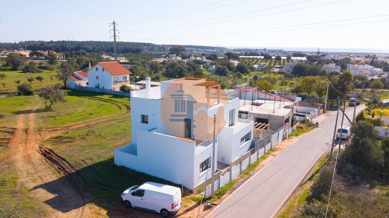 Moradia Geminada em construção V3 Altura Castro Marim - bbq, cozinha equipada, terraço, ar condicionado, painel solar, varandas, piso radiante, piscina, aquecimento central