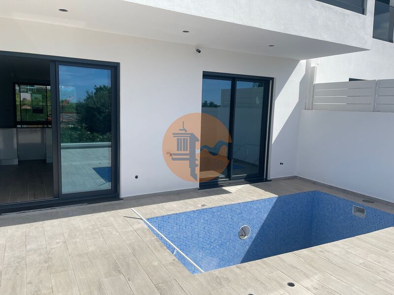 Moradia V4 nova Vale de Caranguejo Tavira - terraços, garagem, piscina