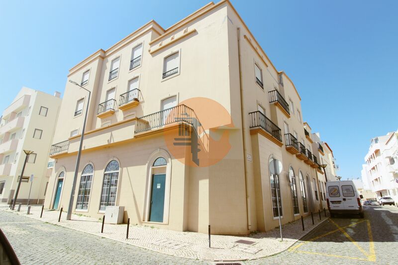 Apartamento no centro T2 Monte Gordo Vila Real de Santo António - cozinha equipada, ar condicionado, sótão, equipado, 2º andar, zona calma