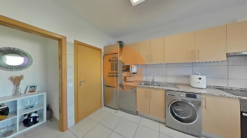 Apartamento Moderno bem localizado T2 Olhão - chão flutuante, arrecadação, bbq, painéis solares, lugar de garagem, mobilado, vidros duplos