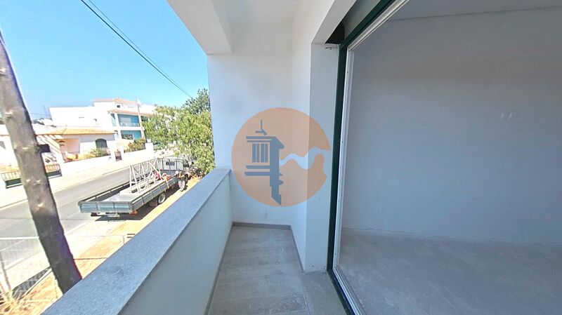 Apartamento T3 Duplex no centro Almancil Loulé - varanda, vidros duplos, terraço, garagem, arrecadação, jardim, bbq, excelente localização, ar condicionado