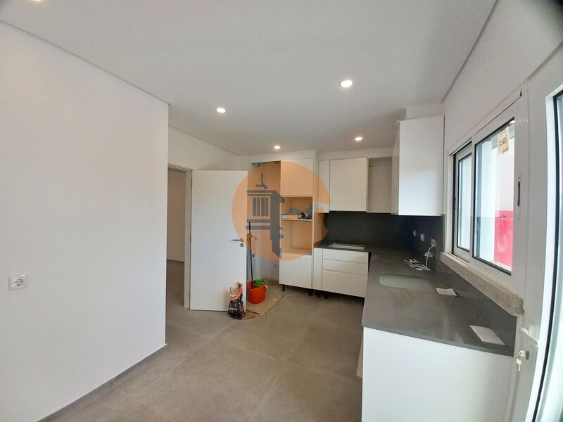 Apartamento T2 no centro Almancil Loulé - excelente localização, vidros duplos, jardim, ar condicionado, arrecadação, garagem, varanda