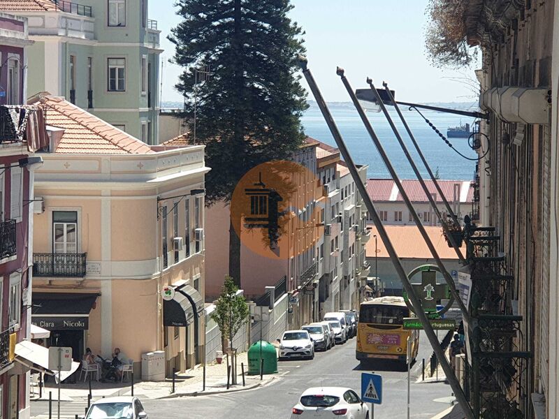 Apartamento Remodelado T2 São Vicente de Fora Lisboa - vista rio, excelente localização, varanda, vidros duplos