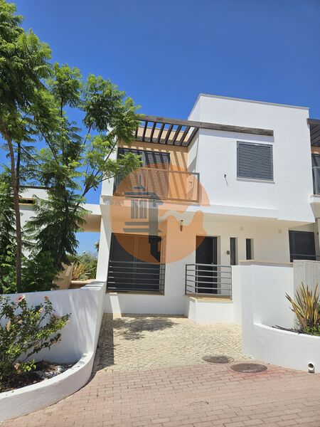 House 3 bedrooms Semidetached Albufeira - swimming pool, fireplace, balcony, barbecue, sea view, garden, air conditioning, gated community, plenty of natural light, terrace