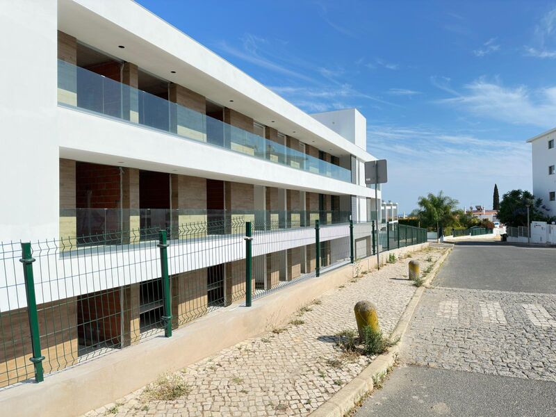 апартаменты T2 элитная рядом с пляжем Correeira Albufeira - сад, частный кондоминиум, бассейн, гараж