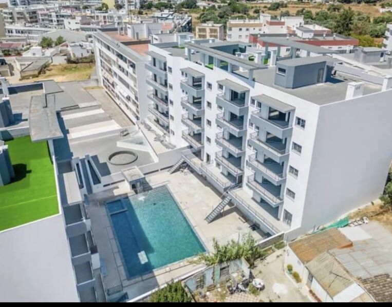 апартаменты T3 новые Peares Quelfes Olhão - гаражное место, терраса, частный кондоминиум, бассейн, подсобное помещение, гараж