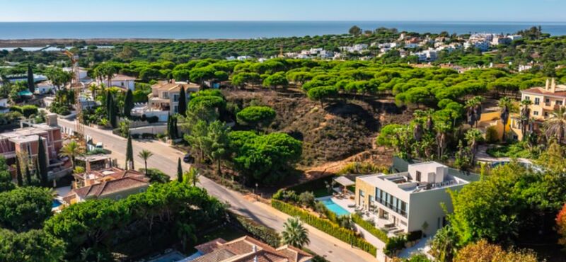 жилой дом новые V4 Quinta do Lago Almancil Loulé - бассейн, гараж, терраса, террасы, сад