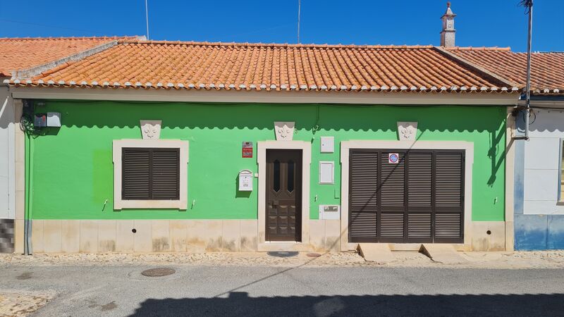 House 3 bedrooms in the center Silves - garage, terraces, backyard, fireplace, garden, attic, swimming pool, terrace