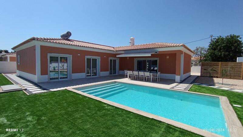 House V4 nouvelle Ferreiras Albufeira - quiet area