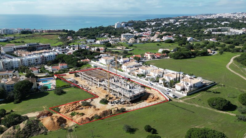 Apartamento T2 novo em construção Torre da Medronheira Albufeira - cozinha equipada, garagem, piscina