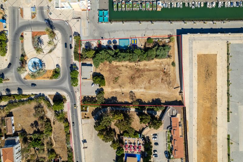 Lote de Terreno com 11 170 m²  em Albufeira