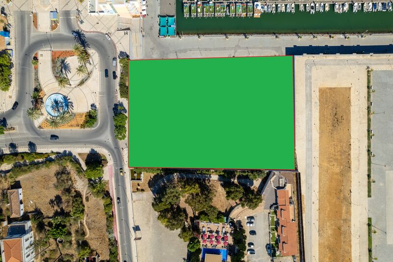 Lote de Terreno com 11 170 m²  em Albufeira