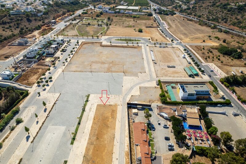 Lote de Terreno com 3 430 m²  em Albufeira