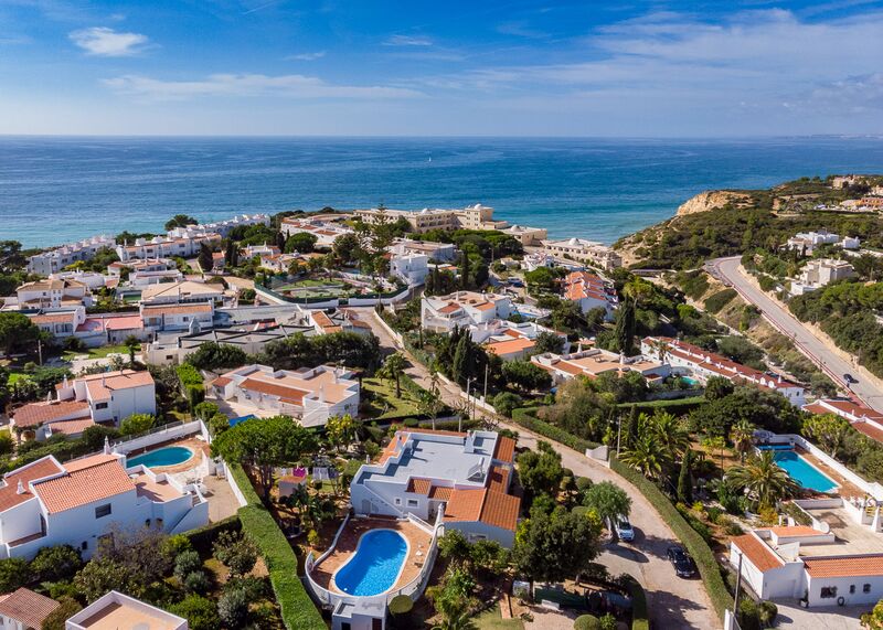 жилой дом V4 отремонтированная Sesmarias Lagoa (Algarve) - барбекю, сады, солнечные батареи, вид на море, система кондиционирования, автоматический полив, великолепное месторасположение, бассейн