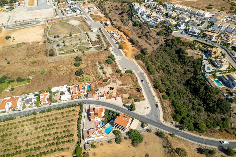 Lote de Terreno com 644 m²  e piscina em Albufeira