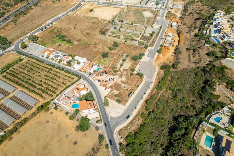 Lote de Terreno com 644 m²  e piscina em Albufeira