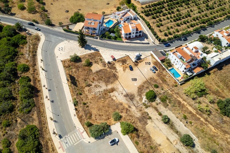 Lote de Terreno com 644 m²  e piscina em Albufeira