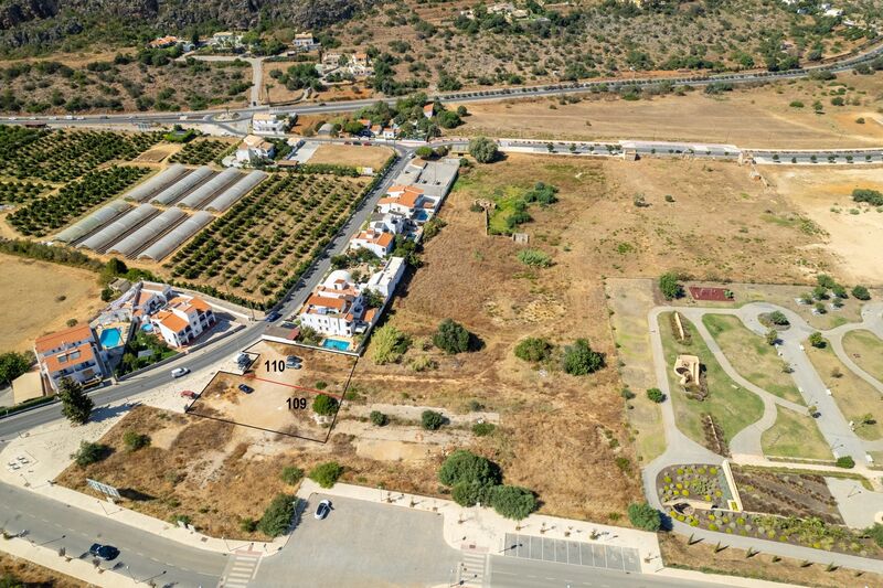 Lote de Terreno com 644 m²  e piscina em Albufeira