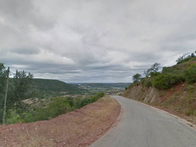 Lote de Terreno com 4 440 m²  com 3 quartos em Silves