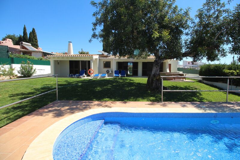 House Single storey near the beach 4 bedrooms Lageado Park Albufeira - air conditioning, swimming pool, sea view, plenty of natural light, solar panels, garden, fireplace, barbecue