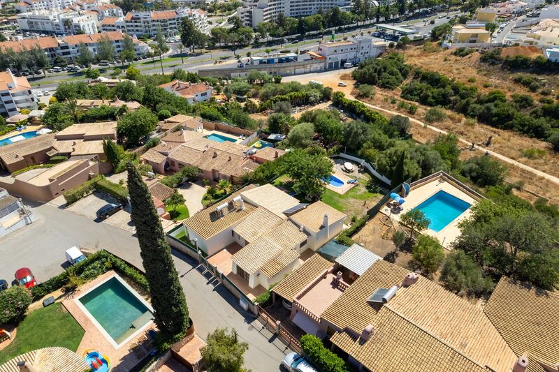 House Single storey near the beach 4 bedrooms Lageado Park Albufeira - air conditioning, swimming pool, sea view, plenty of natural light, solar panels, garden, fireplace, barbecue