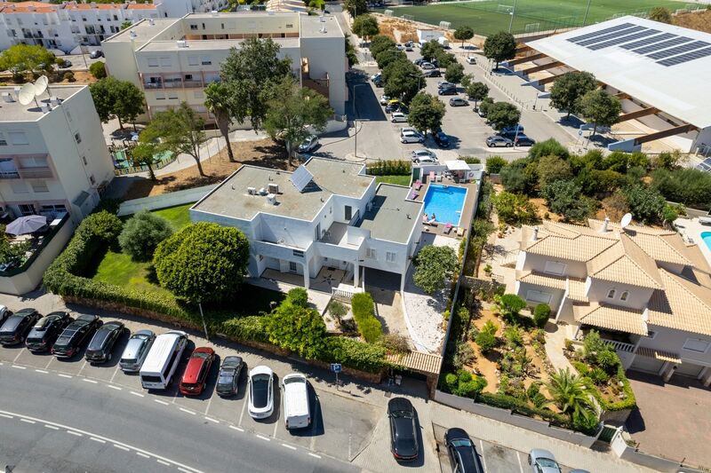 Moradia no centro V7 Albufeira - varanda, jardim, bbq, piscina, cozinha equipada