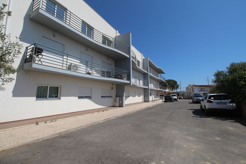 Apartamento T3 novo Tunes Silves - varanda, r/c, vidros duplos, garagem, painéis solares, cozinha equipada, zona calma, jardim